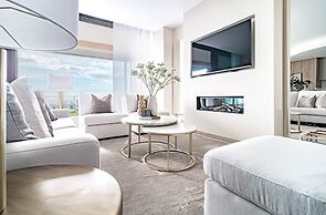 LO - Luxury 3 Bedroom Apartment , Stunning Views