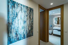 LO - Luxury 3 Bedroom Apartment , Stunning Views