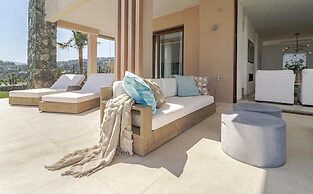 LO - Luxury 3 Bedroom Apartment , Stunning Views