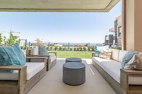 LO - Luxury 3 Bedroom Apartment , Stunning Views