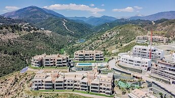LO - Luxury 3 Bedroom Apartment , Stunning Views