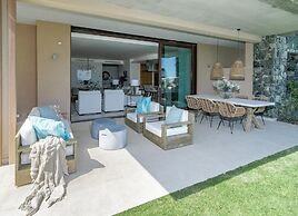 LO - Luxury 3 Bedroom Apartment , Stunning Views
