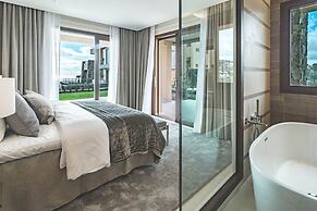 LO - Luxury 3 Bedroom Apartment , Stunning Views
