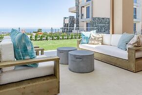 LO - Luxury 3 Bedroom Apartment , Stunning Views