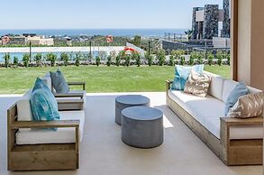 LO - Luxury 3 Bedroom Apartment , Stunning Views