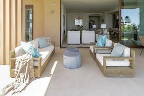 LO - Luxury 3 Bedroom Apartment , Stunning Views