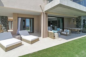 LO - Luxury 3 Bedroom Apartment , Stunning Views