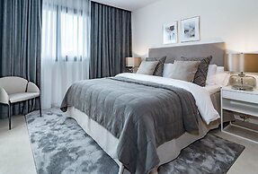 LO - Luxury 3 Bedroom Apartment , Stunning Views