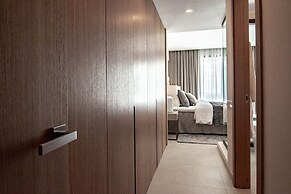 LO - Luxury 3 Bedroom Apartment , Stunning Views