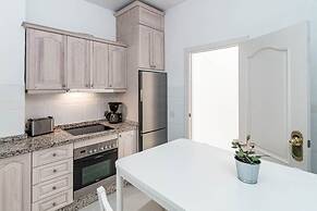 Rg312 - Great 2 Bed Apt, Close to Puerto Banus