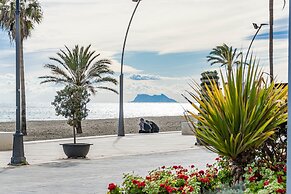 Eb4a - Frontline Beach City Apartment