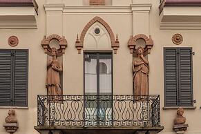 Seety Porta Romana Statue