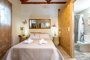 Petalidi Sunny Home Two - Cozy Garden Escape