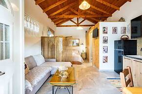Petalidi Sunny Home Two - Cozy Garden Escape