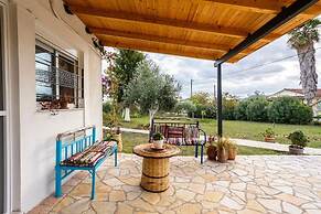 Petalidi Sunny Home Two - Cozy Garden Escape