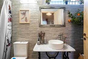Petalidi Sunny Home Two - Cozy Garden Escape