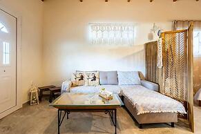 Petalidi Sunny Home Two - Cozy Garden Escape