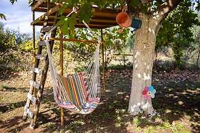 Petalidi Sunny Home Two - Cozy Garden Escape