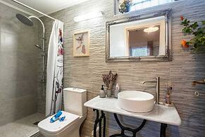 Petalidi Sunny Home Two - Cozy Garden Escape