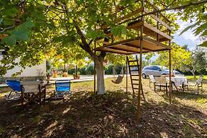 Petalidi Sunny Home Two - Cozy Garden Escape