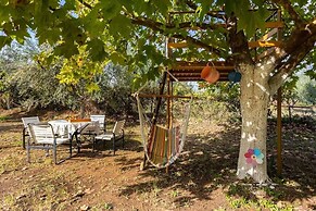 Petalidi Sunny Home Two - Cozy Garden Escape
