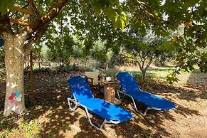 Petalidi Sunny Home Two - Cozy Garden Escape