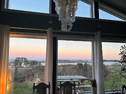Cheerful Cabin With Sauna and Great Views