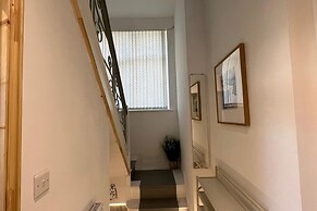 Family/small Group-wifi-parking-garden-sleeps 6