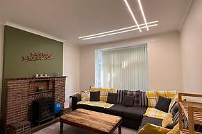 Family/small Group-wifi-parking-garden-sleeps 6