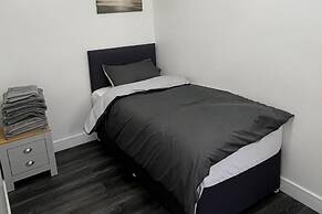 2 Bed Flat - Sleeps 3 - Parking - Wifi