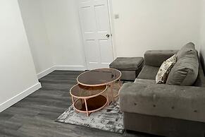 2 Bed Flat - Sleeps 3 - Parking - Wifi