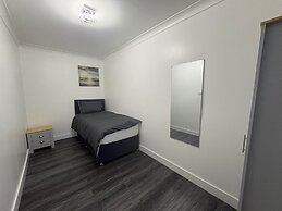 2 Bed Flat - Sleeps 3 - Parking - Wifi