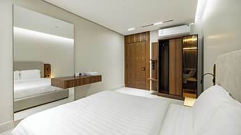Luxury two bedroom Apartment Al Rawdha