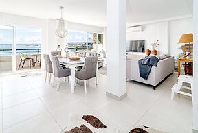 CP - Modern Beachside Apartment in Estepona