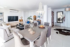 CP - Modern Beachside Apartment in Estepona