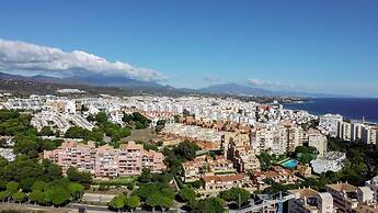 CP - Modern Beachside Apartment in Estepona