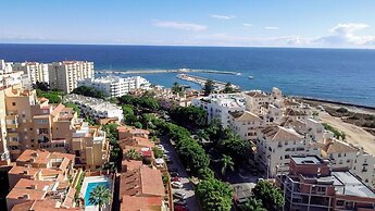 CP - Modern Beachside Apartment in Estepona