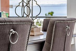 CP - Modern Beachside Apartment in Estepona