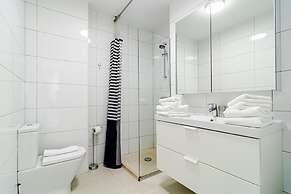 CP - Modern Beachside Apartment in Estepona