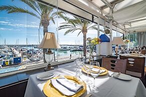 CP - Modern Beachside Apartment in Estepona