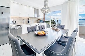 CP - Modern Beachside Apartment in Estepona