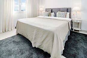 CP - Modern Beachside Apartment in Estepona
