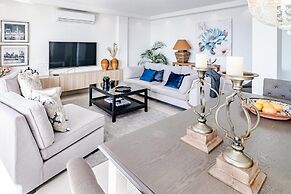 CP - Modern Beachside Apartment in Estepona