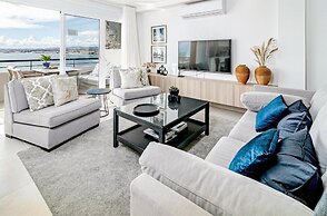 CP - Modern Beachside Apartment in Estepona