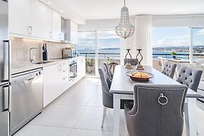 CP - Modern Beachside Apartment in Estepona