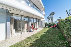 TE- Luxury Resort, Front Line Beach, Families Only