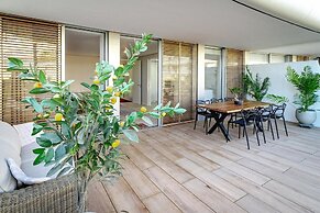 TE- Luxury Resort, Front Line Beach, Families Only