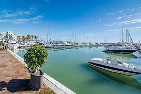 TE- Luxury Resort, Front Line Beach, Families Only