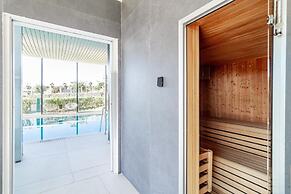 TE- Luxury Resort, Front Line Beach, Families Only