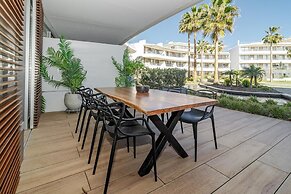TE- Luxury Resort, Front Line Beach, Families Only